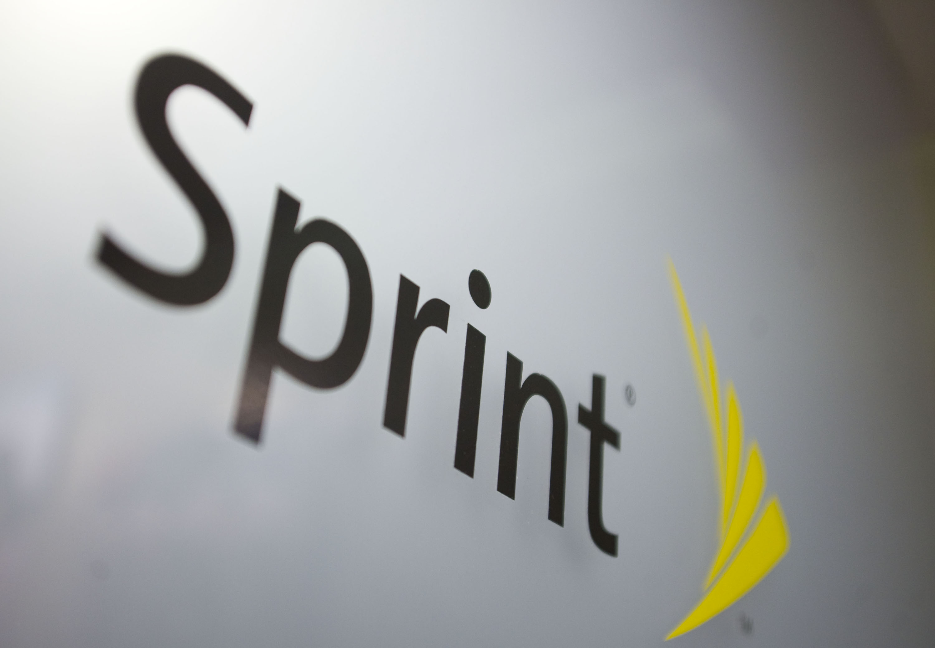Sprint shares fall 9% on reports of failed T-Mobile merger