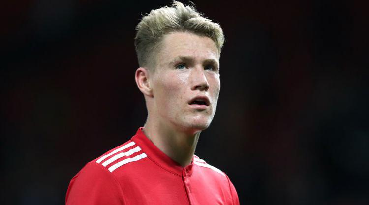 Scott McTominay signs new Manchester United contract