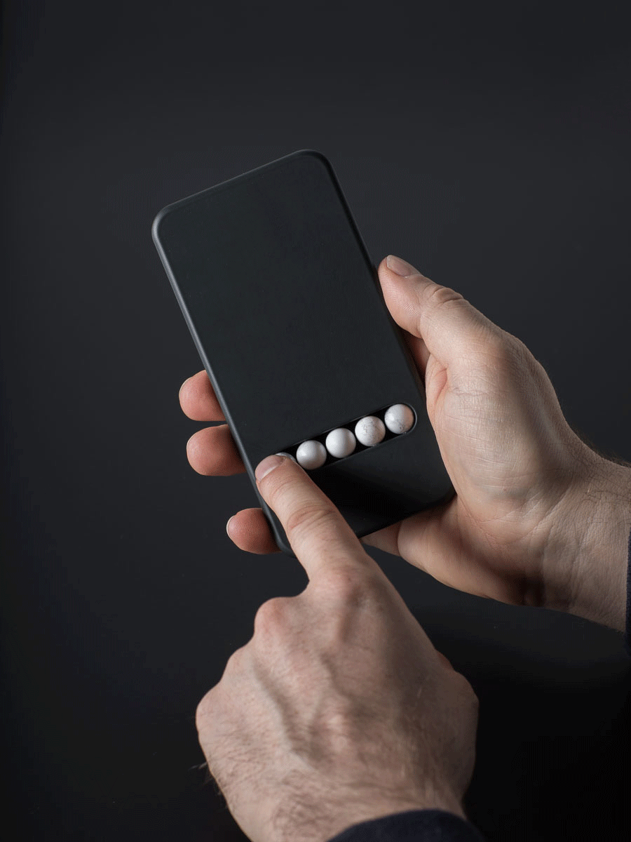 ‘Substitute Phone’ artfully satisfies your compulsion to swipe and scroll