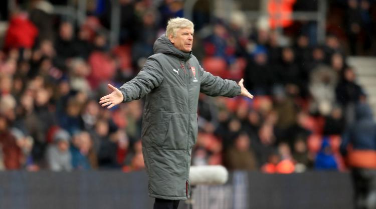 Arsene Wenger thinks Arsenal are suffering from Man Utd hangover