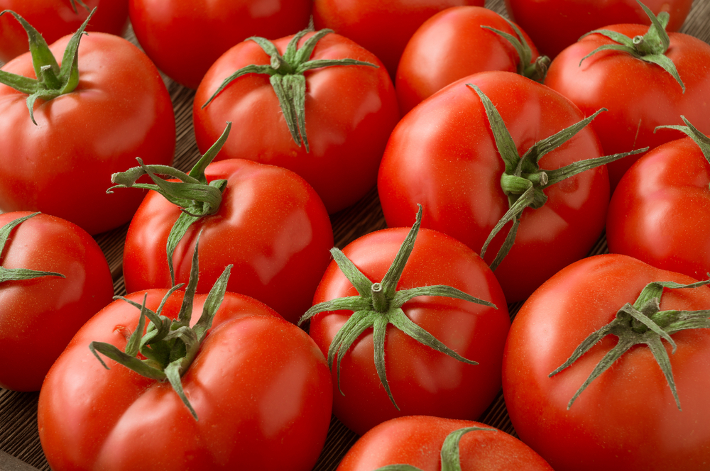 Two tomatoes a day may keep lung disease at bay: Study