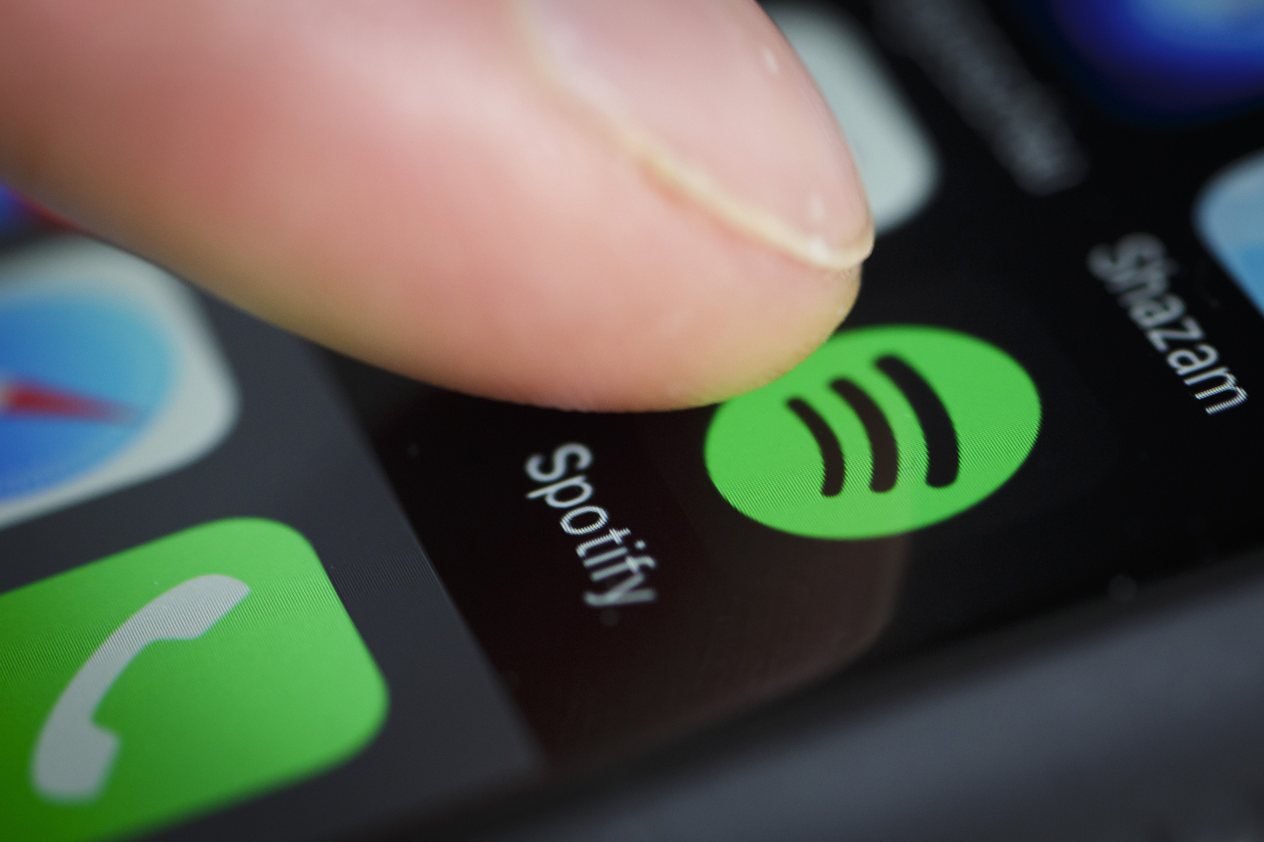 Spotify launches ‘Spotlight,’ a new podcast format with visual elements