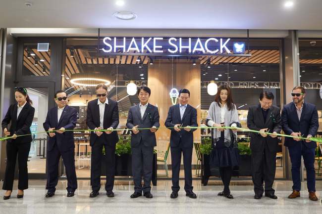 Shake Shack opens world's largest airport branch in Incheon